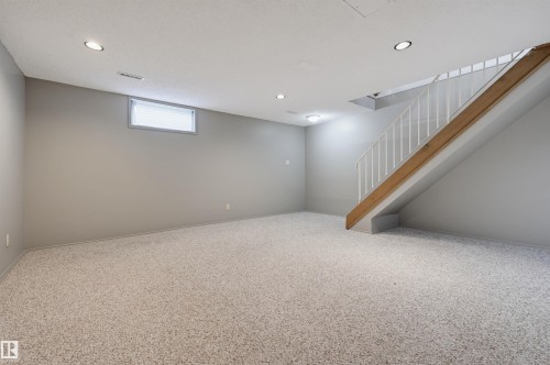 141 Tudor Lane Nw, Edmonton, AB 