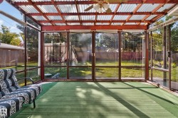Sunroom with transparent corrugated roof and exposed wooden beams - 