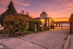 3224 89 Street NW  Edmonton, AB T6K 2Z4