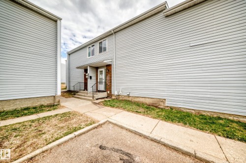 75 Amberly Court Nw, Edmonton, AB 