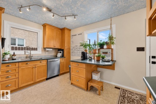 4709 26 Avenue Nw, Edmonton, AB 