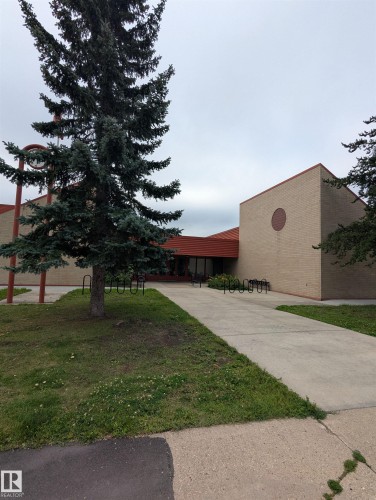 18729 95A Avenue Nw, Edmonton, AB 