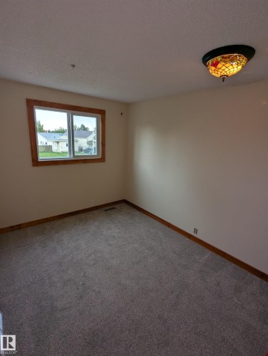18729 95A Avenue Nw, Edmonton, AB 