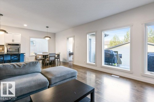 9056 Shaw Way Sw, Edmonton, AB 