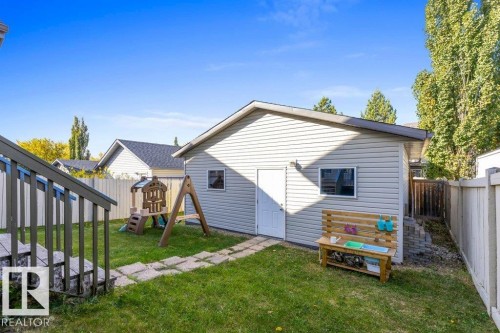 9056 Shaw Way Sw, Edmonton, AB 