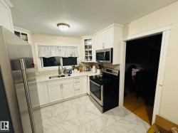 8416 145 Avenue NW  Edmonton, AB T5E 2J2