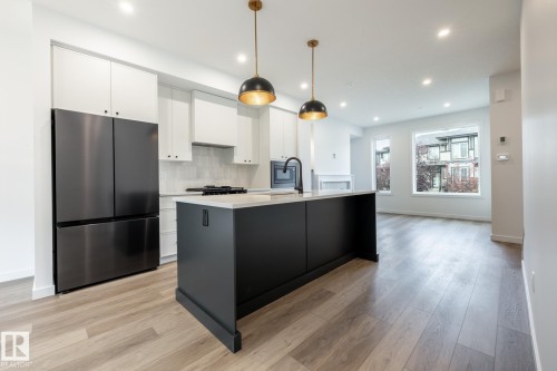 7439 May Common Nw, Edmonton, AB 