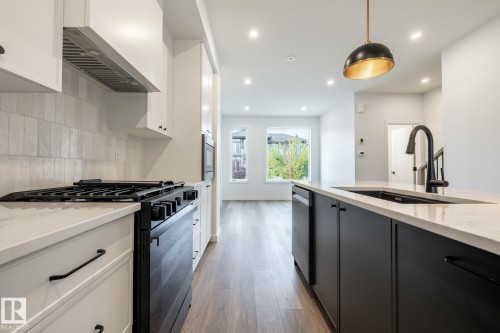 7439 May Common Nw, Edmonton, AB 