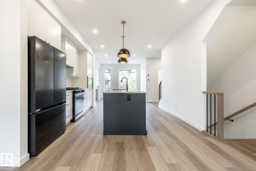 7439 May Common Nw, Edmonton, AB 