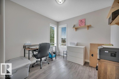 Light walls complement the vinyl plank flooring - 11448 169 Avenue Nw, Edmonton, AB 