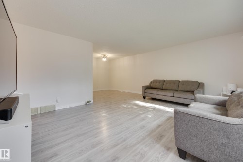 22 Falcon Crescent, St. Albert, AB 