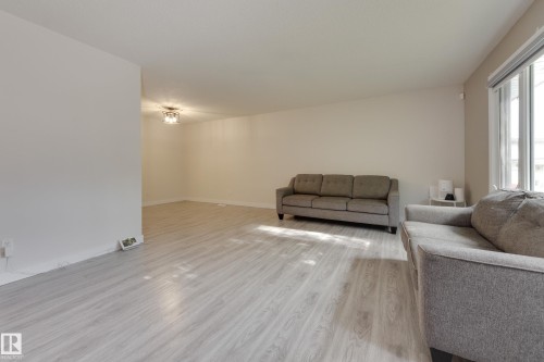 22 Falcon Crescent, St. Albert, AB 