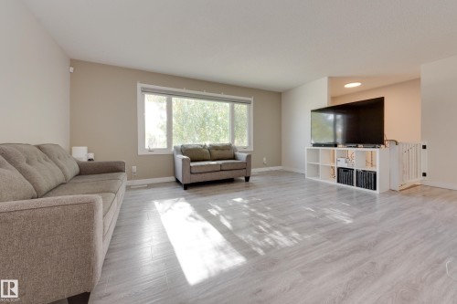 22 Falcon Crescent, St. Albert, AB 