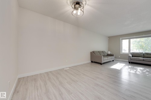 22 Falcon Crescent, St. Albert, AB 