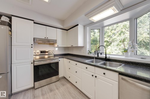 22 Falcon Crescent, St. Albert, AB 