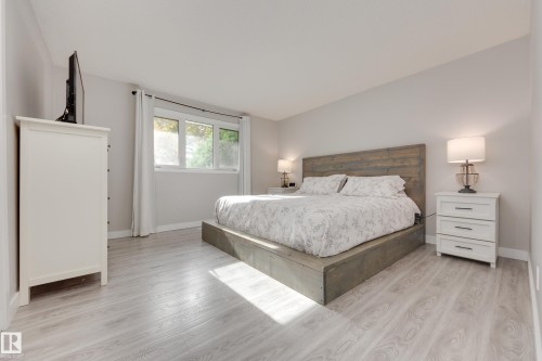 22 Falcon Crescent, St. Albert, AB 