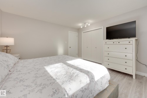 22 Falcon Crescent, St. Albert, AB 