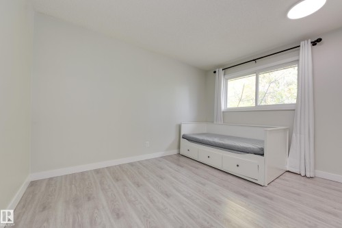 22 Falcon Crescent, St. Albert, AB 
