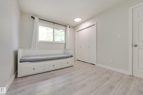 22 Falcon Crescent, St. Albert, AB 