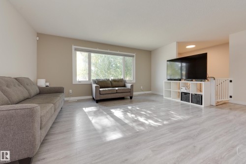 22 Falcon Crescent, St. Albert, AB 