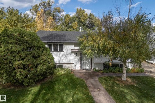 22 Falcon Crescent, St. Albert, AB 