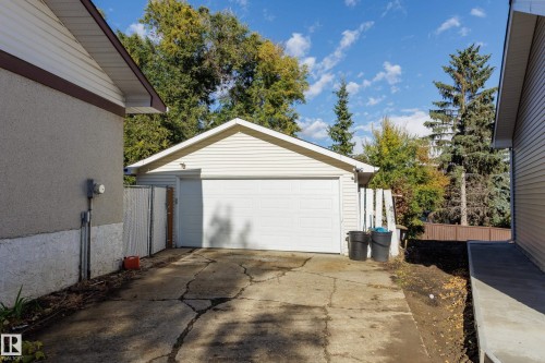 22 Falcon Crescent, St. Albert, AB 