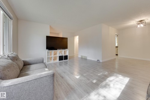22 Falcon Crescent, St. Albert, AB 