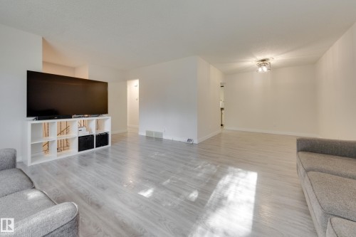 22 Falcon Crescent, St. Albert, AB 
