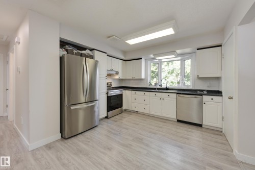 22 Falcon Crescent, St. Albert, AB 