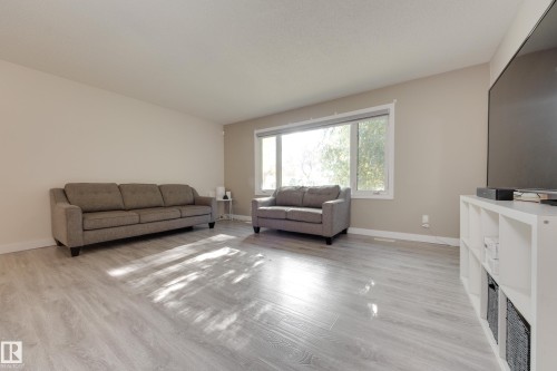 22 Falcon Crescent, St. Albert, AB 