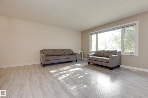 22 Falcon Crescent, St. Albert, AB 