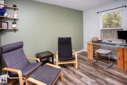 Wood-finish flooring, corner shelving, and a window with a dark curtain rod - 8 Ash Crescent, St. Albert, AB 