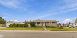 6207 146 Avenue NW  Edmonton, AB T5A 1T2