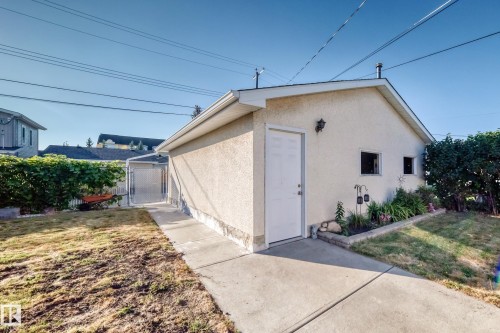 9828 164 Street Nw, Edmonton, AB 