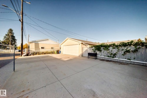 9828 164 Street Nw, Edmonton, AB 