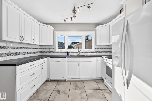 9828 164 Street Nw, Edmonton, AB 