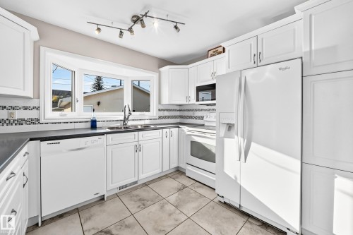 9828 164 Street Nw, Edmonton, AB 