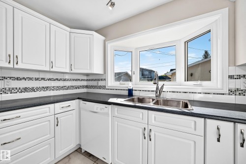 9828 164 Street Nw, Edmonton, AB 