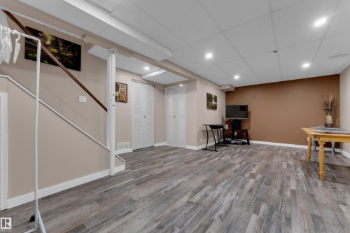 1920 145 Avenue Nw, Edmonton, AB 