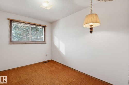 7319 150 Avenue Nw, Edmonton, AB 