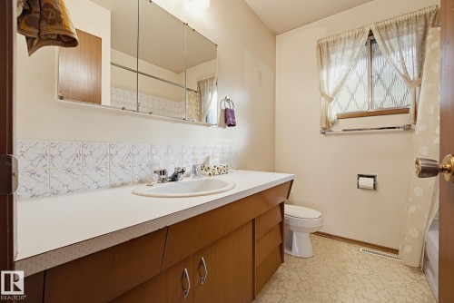 7319 150 Avenue Nw, Edmonton, AB 