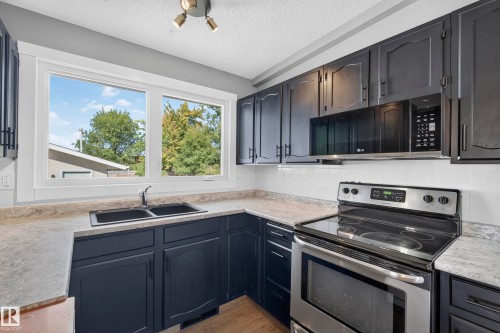 25 Milburn Crescent, Sherwood Park, AB 