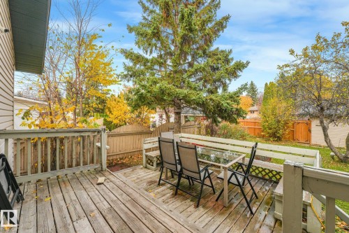 Wood-plank deck featuring built-in bench seating and a wood-slat privacy fence - 9617 151 Street Nw, Edmonton, AB 