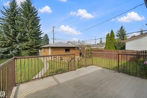 Expansive rear deck with metal railings - 13212 73 Street Nw, Edmonton, AB 