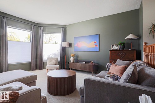 Recessed bay windows with privacy shades, textured carpeting, and a built-in media console - 2 Hillview Crescent, Sherwood Park, AB 