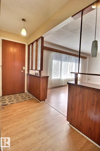 Wood-finish flooring throughout - 4420 117A Street Nw, Edmonton, AB 