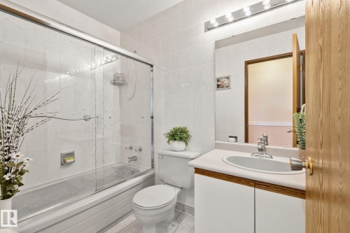 9532 175 Avenue Nw, Edmonton, AB 