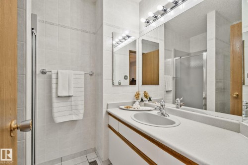 9532 175 Avenue Nw, Edmonton, AB 