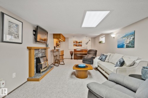 9532 175 Avenue Nw, Edmonton, AB 