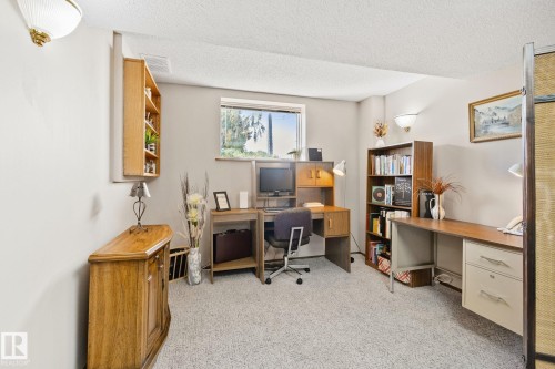 9532 175 Avenue Nw, Edmonton, AB 